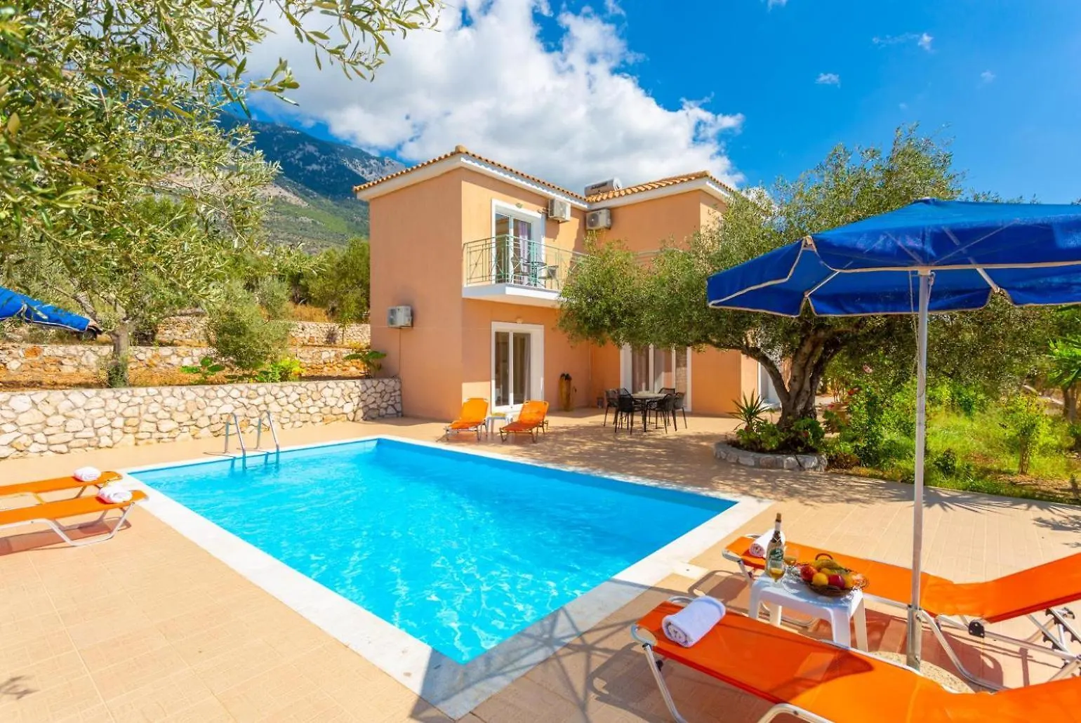 Villa Eri Lourdata  Greece